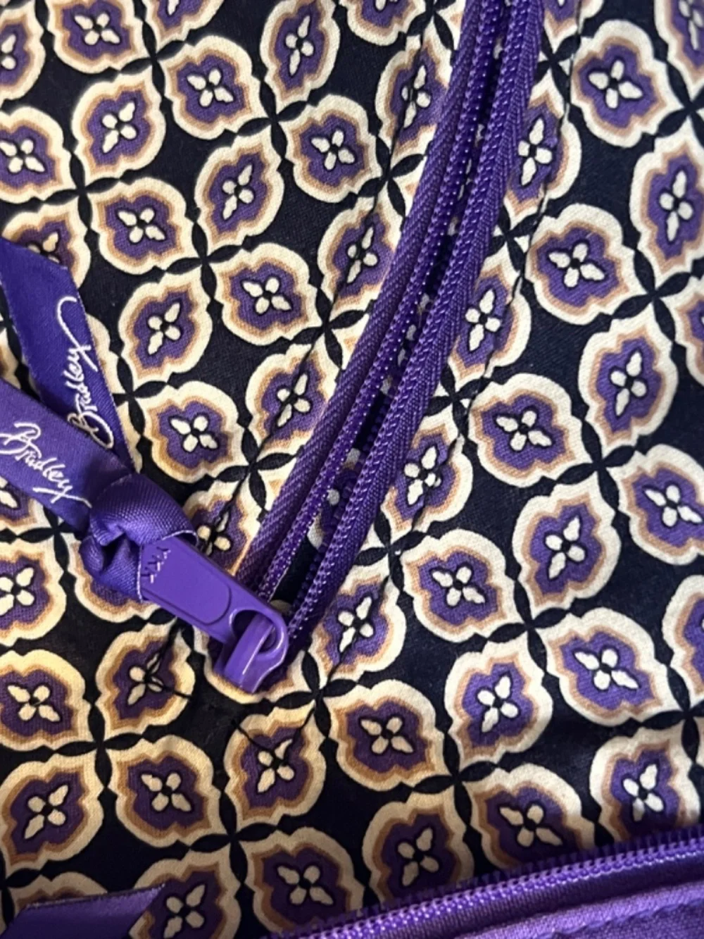 NEW Vera Bradley Simply Violet Paisley Angle Bag quilted cotton exterior